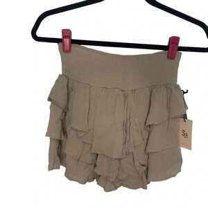 NWT Sincerely Jules beige ruffled skort size medium